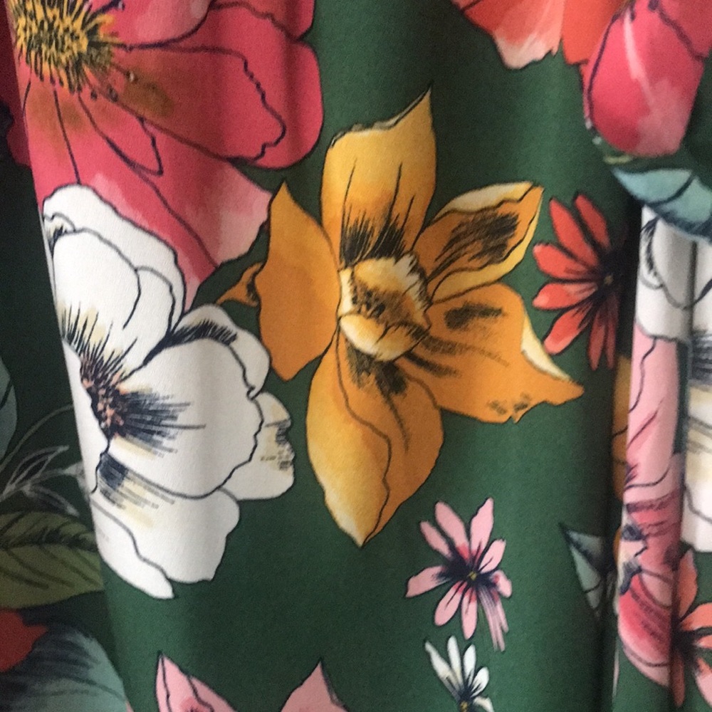 Floral green flutter sleeve midi dress! - Picture 2 of 11
